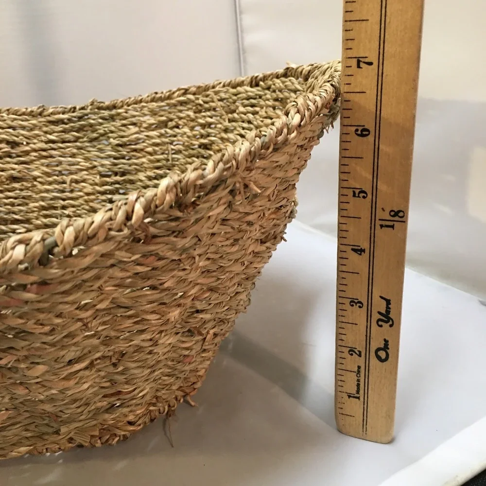 Woven Seagrass Basket Unisex Medium Natural Tan Oval Storage Handle Cottagecore